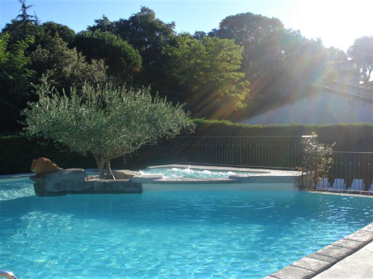 piscine béton aubenas ardèche